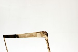<a href=https://www.galeriegosserez.com/gosserez/artistes/loellmann-valentin.html>Valentin Loellmann </a> - Brass - Banc avec dossier